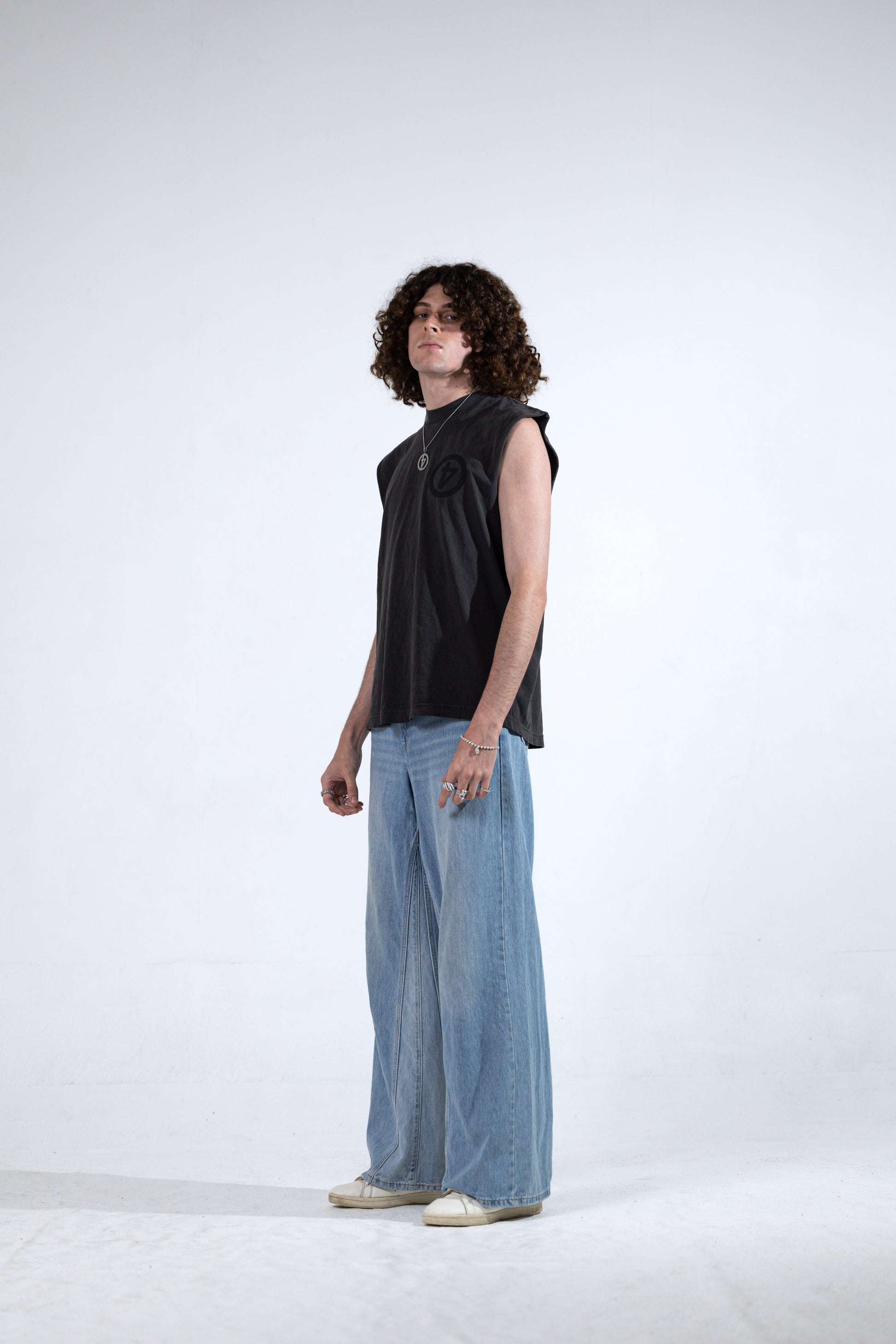 SLEEVELESS UNIFORM SHIRT