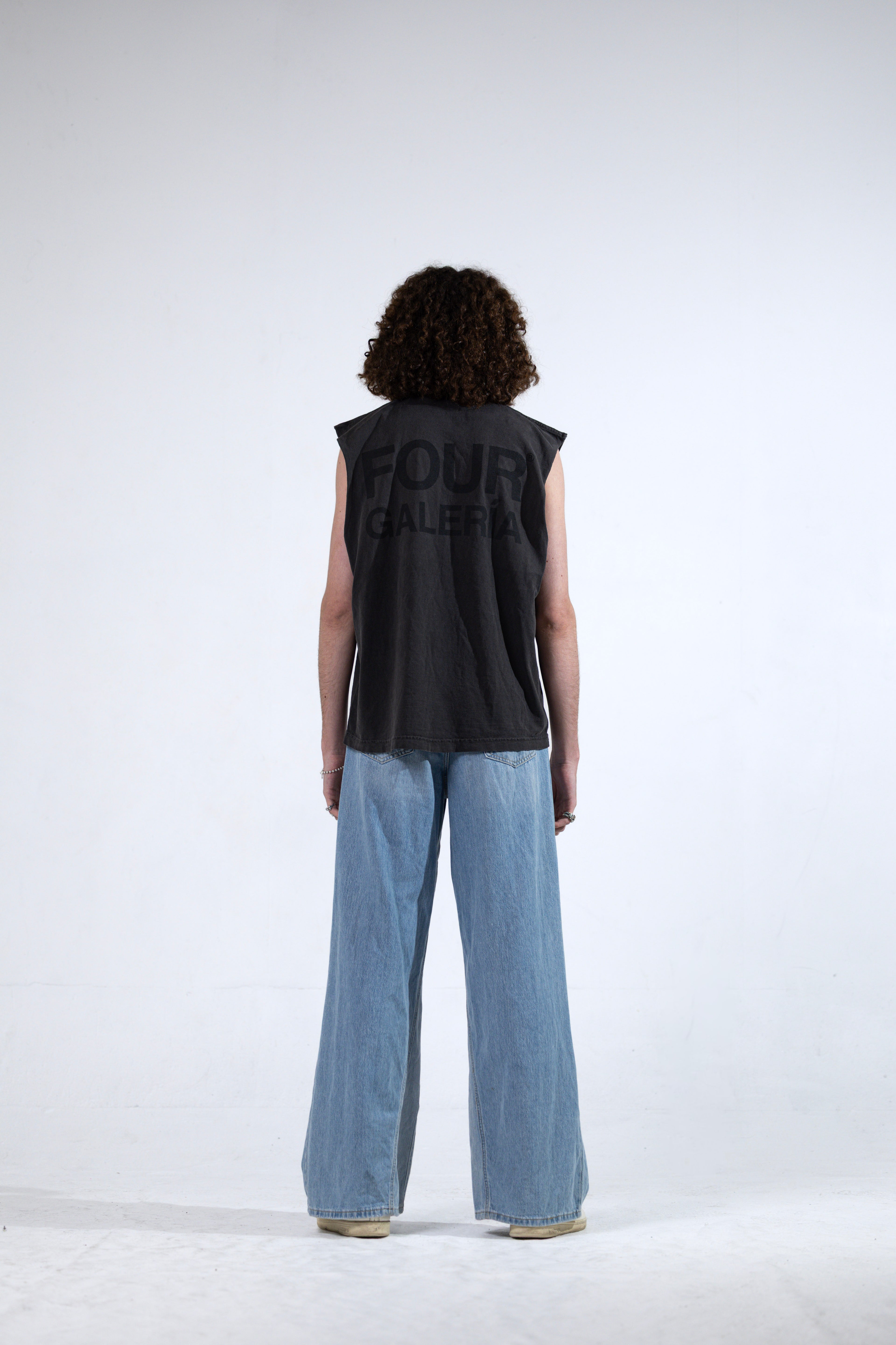 SLEEVELESS UNIFORM SHIRT