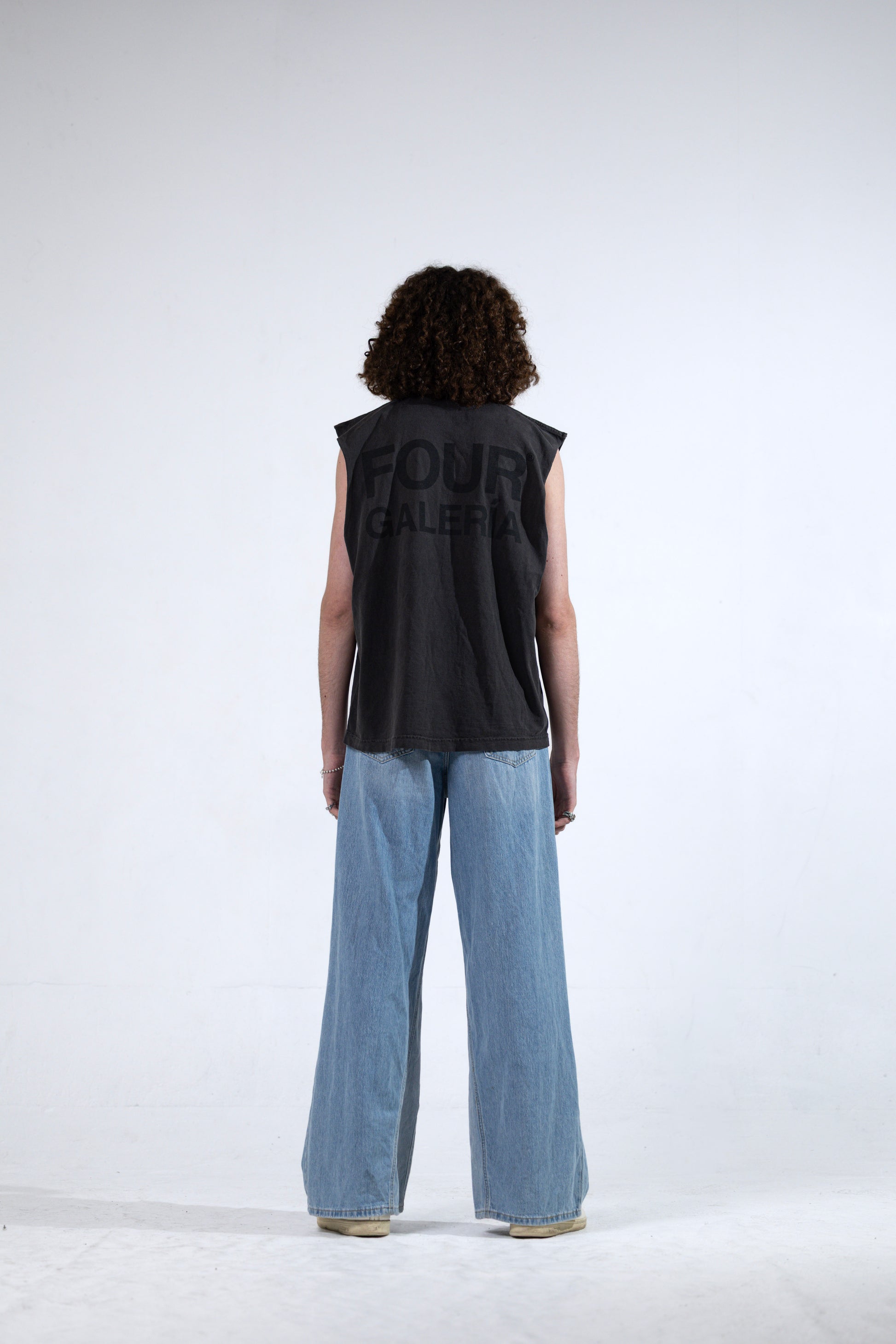 SLEEVELESS UNIFORM SHIRT