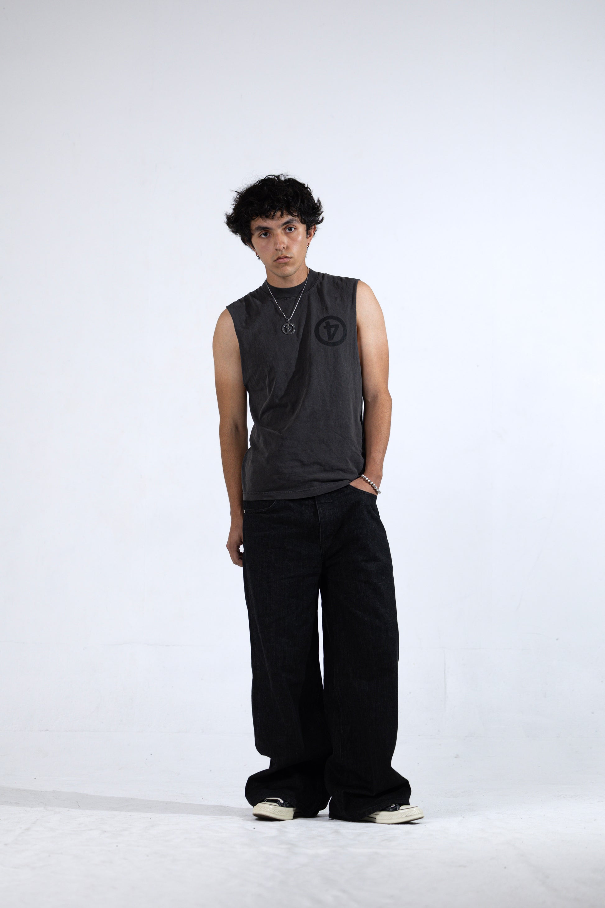 SLEEVELESS UNIFORM SHIRT
