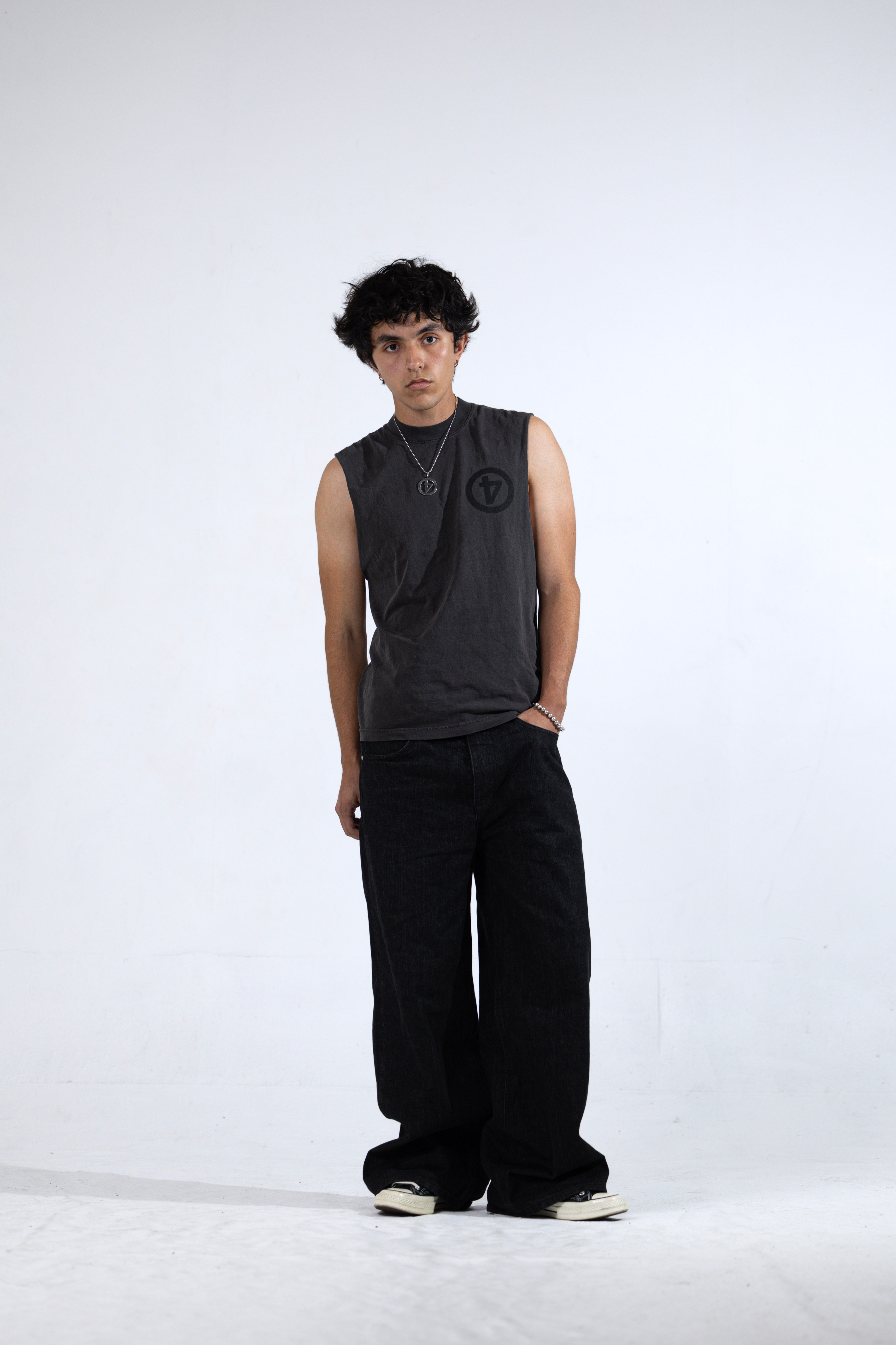 SLEEVELESS UNIFORM SHIRT